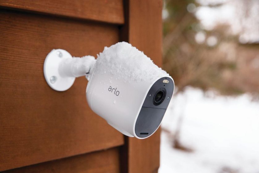 una telecamera senza internet sotto la neve
